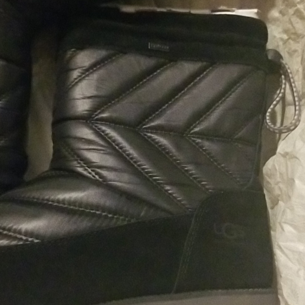 Boots - Picture 5 of 7